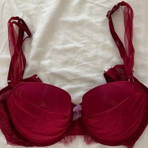 Victoria Secrets 36D balconette, never worn.